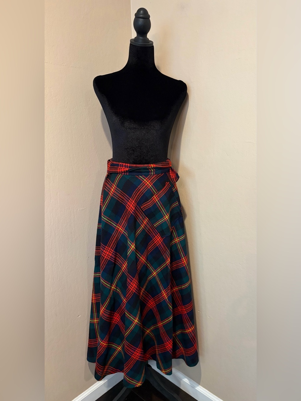 Beautiful Vintage Sunny Lee Plaid Wrap Skirt, Dickens Faire, Christmas, size S